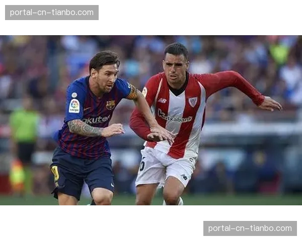 场边：狼队主帅因抗议判罚被裁判出示黄牌警告