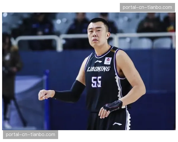 韩德君封盖对手绝杀上篮,帮助辽宁队守住主场胜利 韩德君封盖对手绝杀上篮,帮助辽宁队守住主场胜利