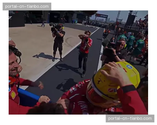 特写：迈阿密F1大奖赛围场，汉密尔顿与阿隆索一同参加可持续发展主题活动