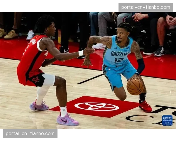 特写:赛后加练,贾·莫兰特在空旷球馆反复练习高速运球上篮 特写:赛后加练,贾·莫兰特在空旷球馆反复练习高速运球上篮