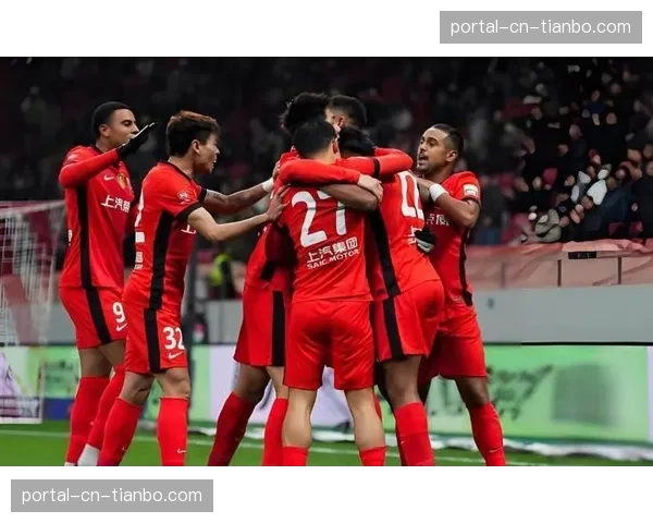 焦点战解析：上海海港对阵云南玉昆，卫冕冠军面临黑马挑战