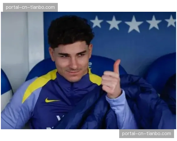 巴黎圣日耳曼持续关注马竞前锋阿尔瓦雷斯，巴萨阿森纳加入争夺战